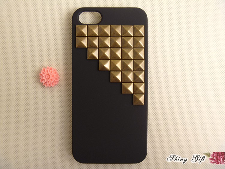 Studded Iphone 5 Case, Vintage Bronze Pyrmaid Studs Iphone 5 Case, Unique Iphone 5 Case, Custom Iphone 5 Case Cover